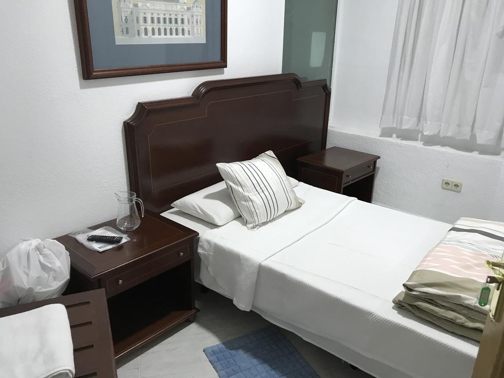 Hostal Lavapies Мадрид Екстериор снимка