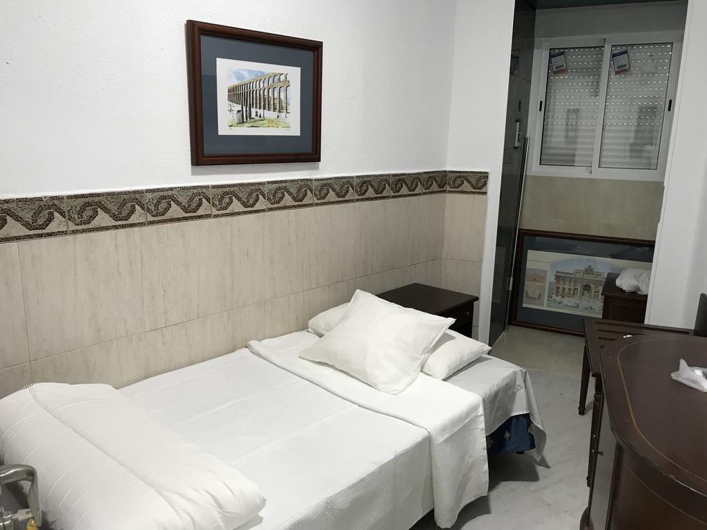 Hostal Lavapies Мадрид Екстериор снимка
