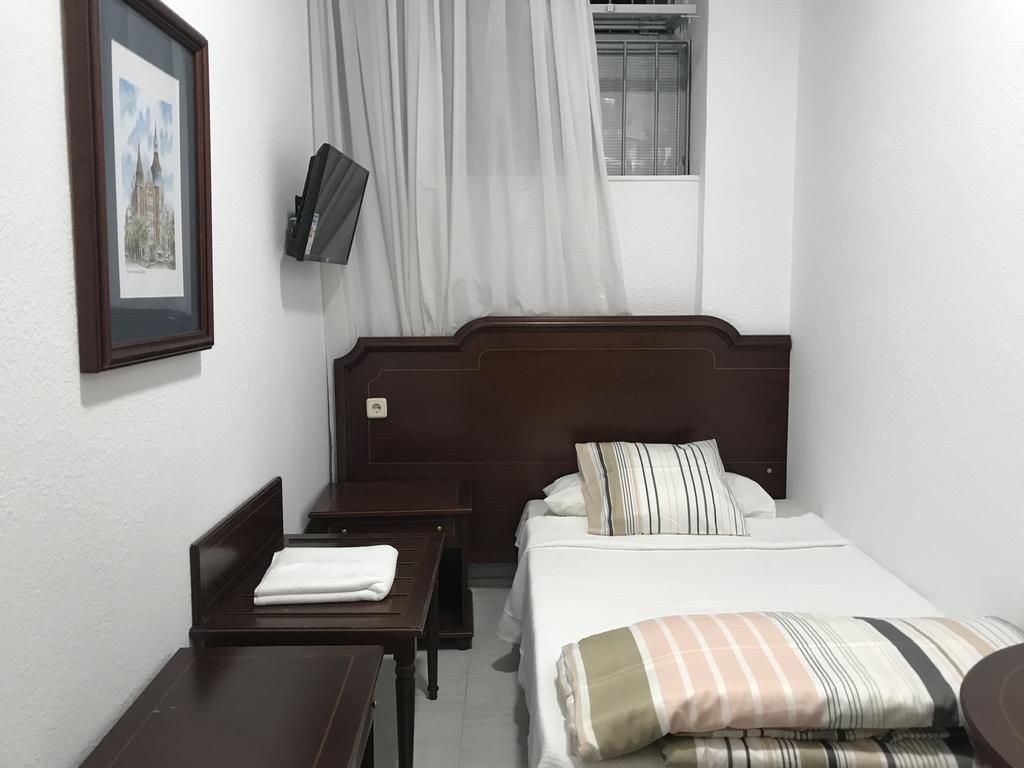 Hostal Lavapies Мадрид Екстериор снимка