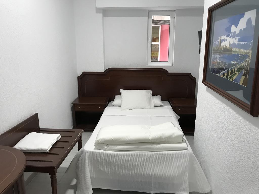Hostal Lavapies Мадрид Екстериор снимка