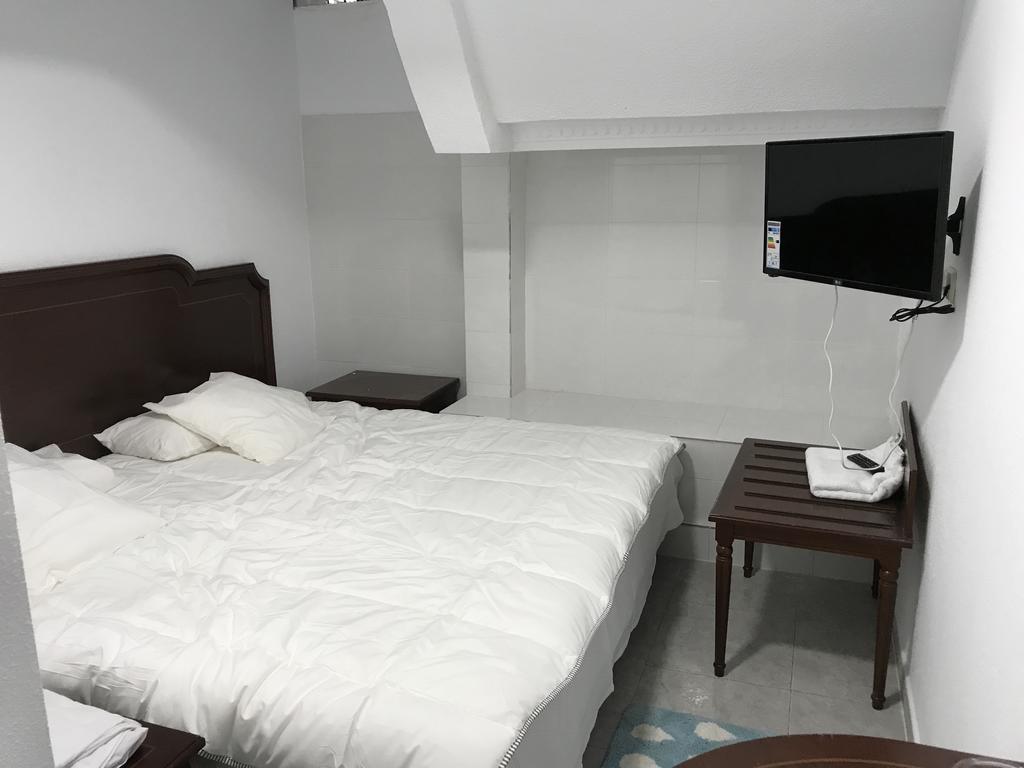 Hostal Lavapies Мадрид Екстериор снимка