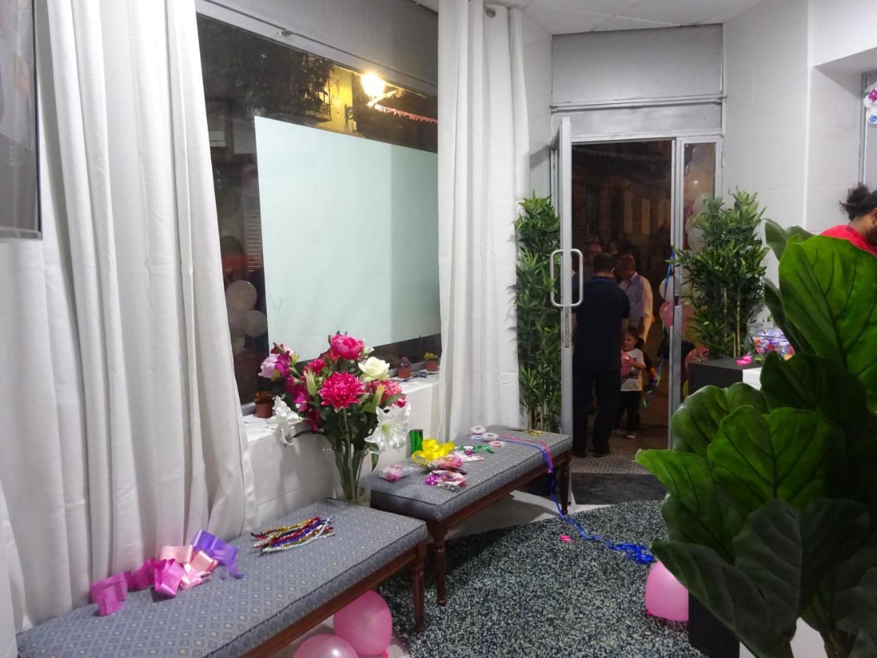 Hostal Lavapies Мадрид Екстериор снимка