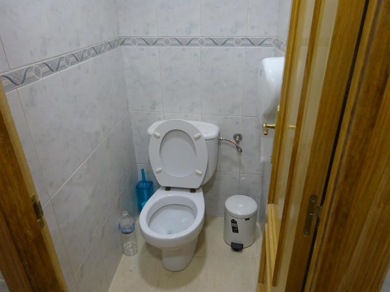 Hostal Lavapies Мадрид Екстериор снимка