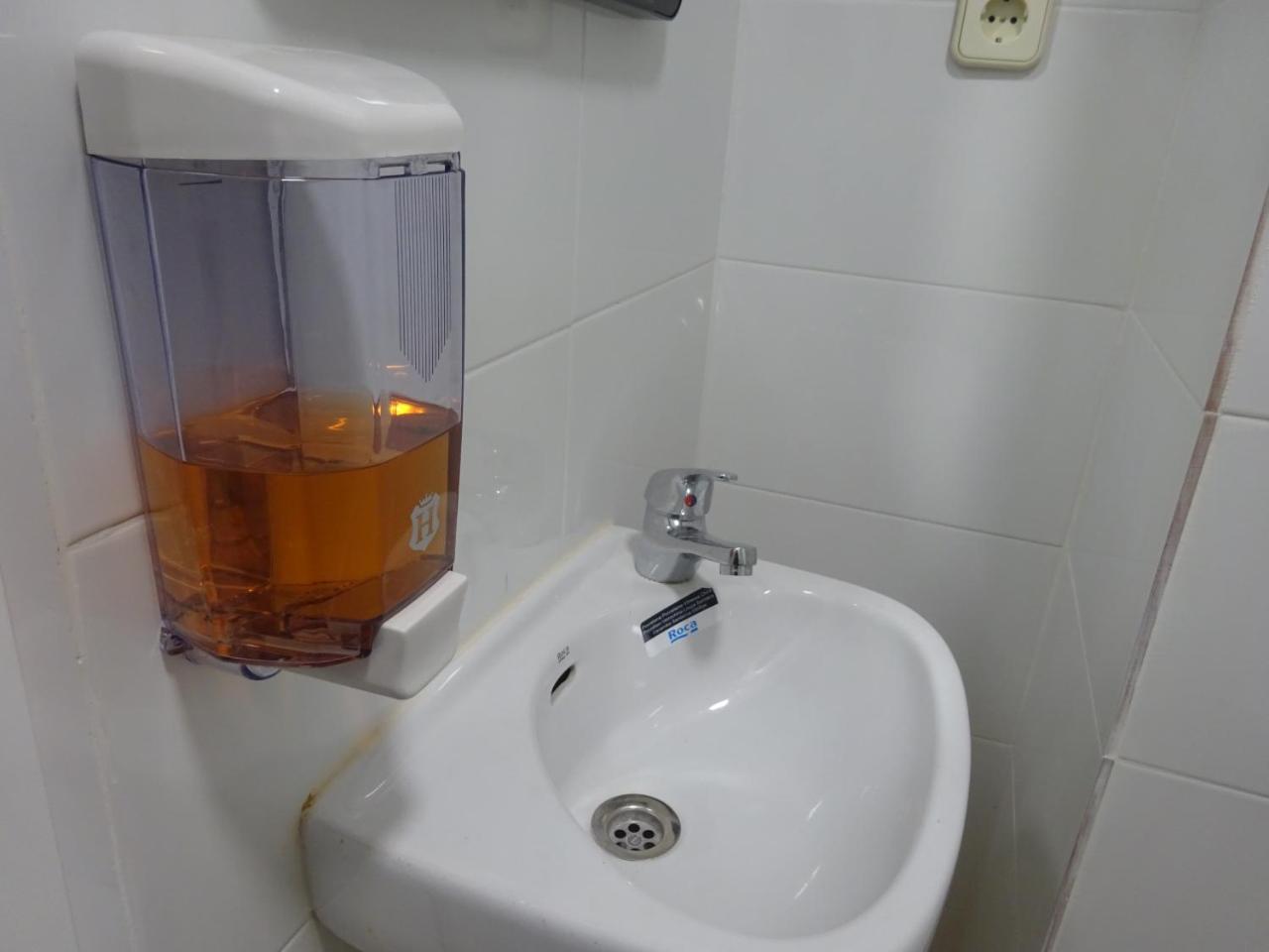 Hostal Lavapies Мадрид Екстериор снимка