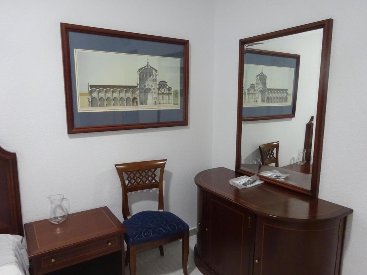 Hostal Lavapies Мадрид Екстериор снимка