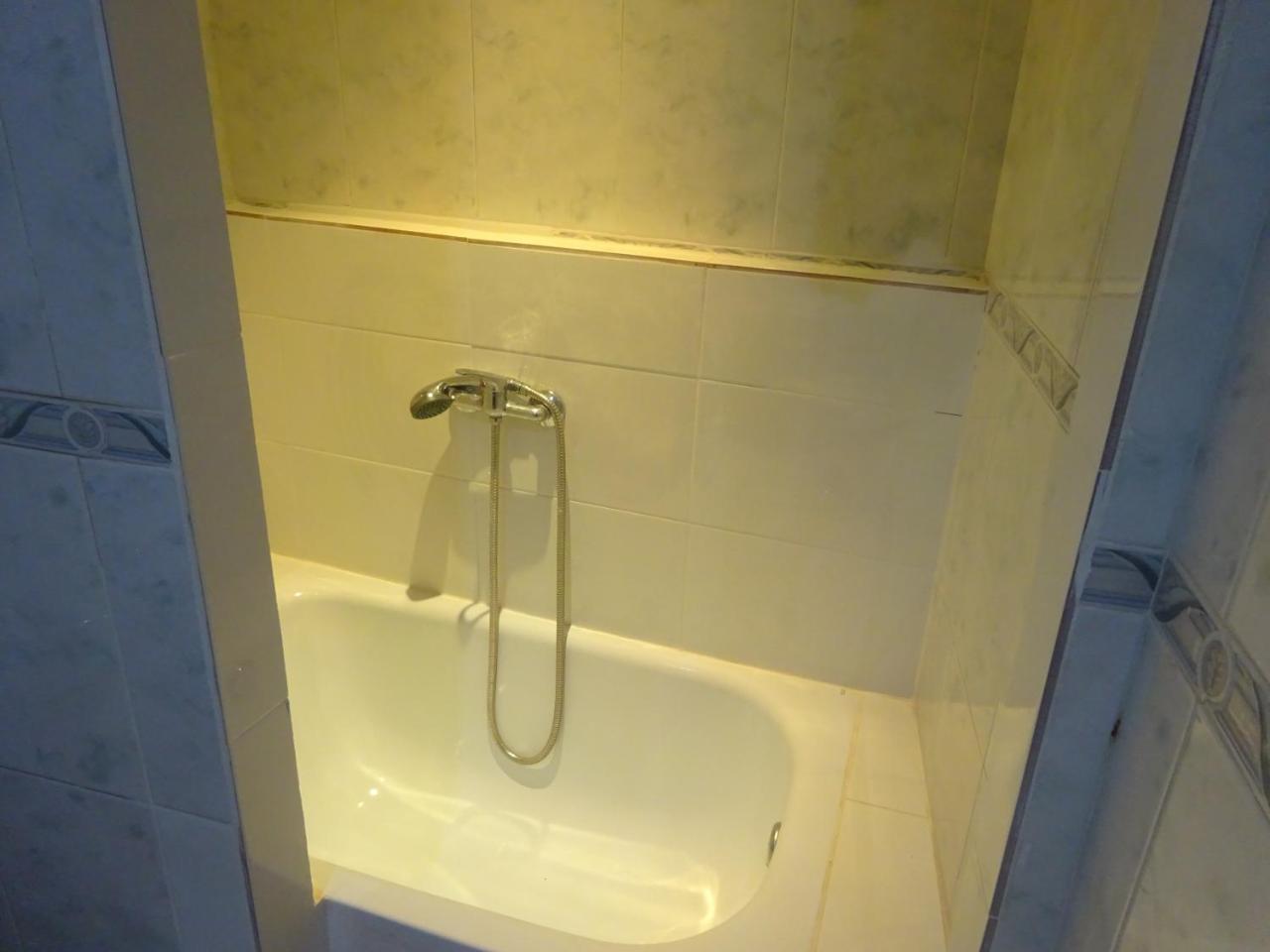 Hostal Lavapies Мадрид Екстериор снимка
