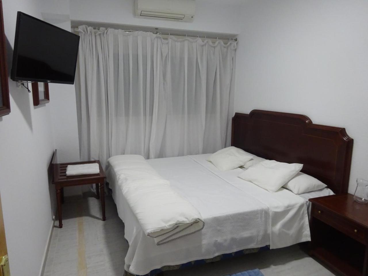 Hostal Lavapies Мадрид Екстериор снимка